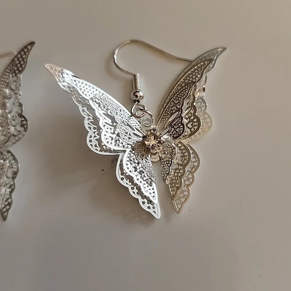 🦋Butterfly Multi level Earrings Butterfly Earrings Simulated Gemstones - Picture 2 of 4